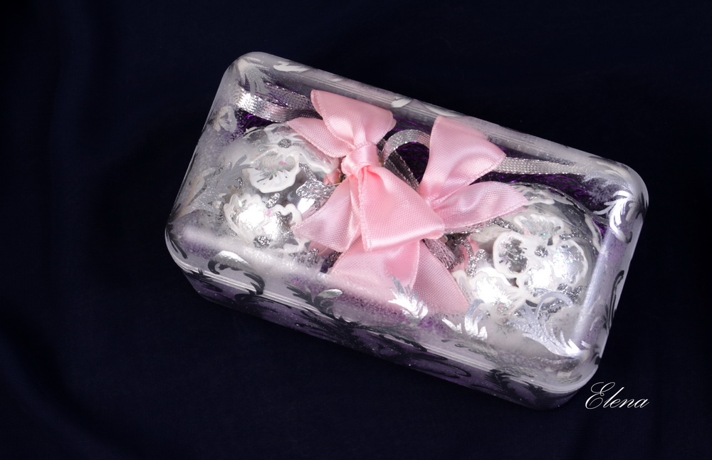 Новогодние шары в коробке