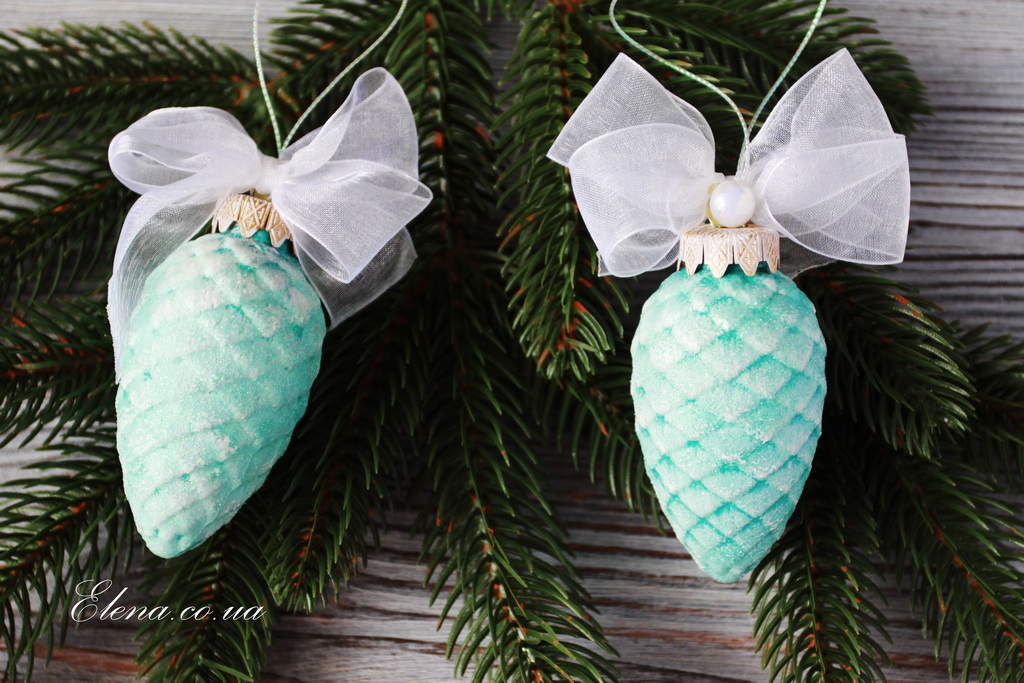 Новорічні іграшки-шишки