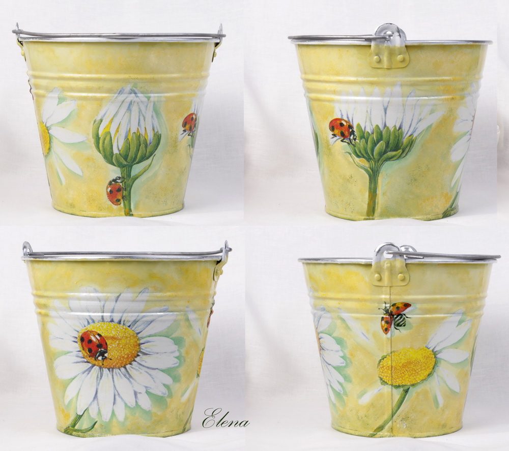Ведро Божья коровка на подсолнухе