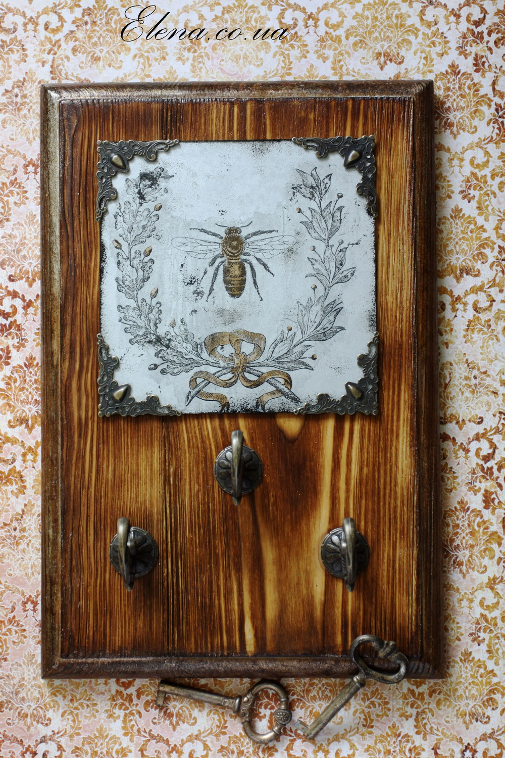 Ключница Бджола